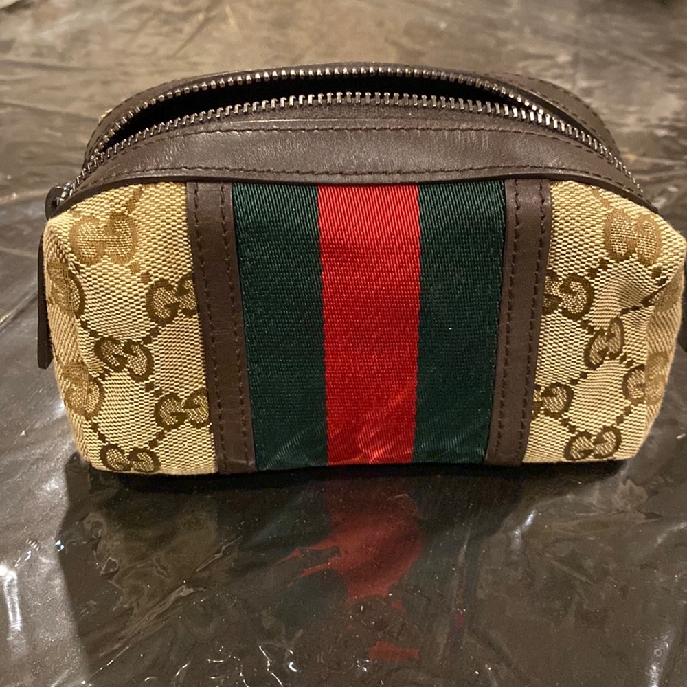 Gucci makeup pouch
